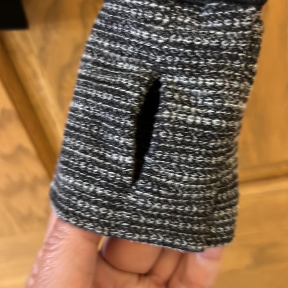 Lululemon 1/2 Zip Jacket, Size 6 - Picture 4 of 5
